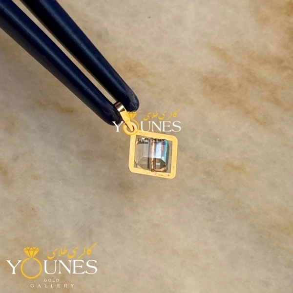 آویز طلا سواروسکی مربعی صورتی ملایم